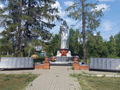Братская могила.